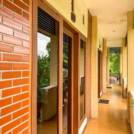 OYO 261 Sasono Putro Guest House Kejayan Esterno foto