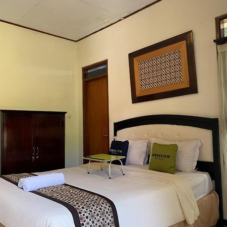 OYO 261 Sasono Putro Guest House Kejayan Esterno foto