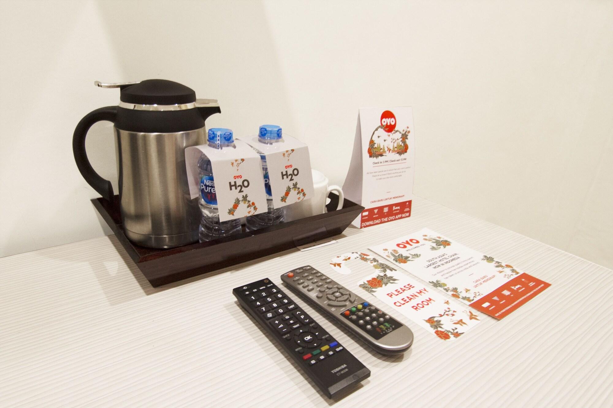 OYO 261 Sasono Putro Guest House Kejayan Esterno foto