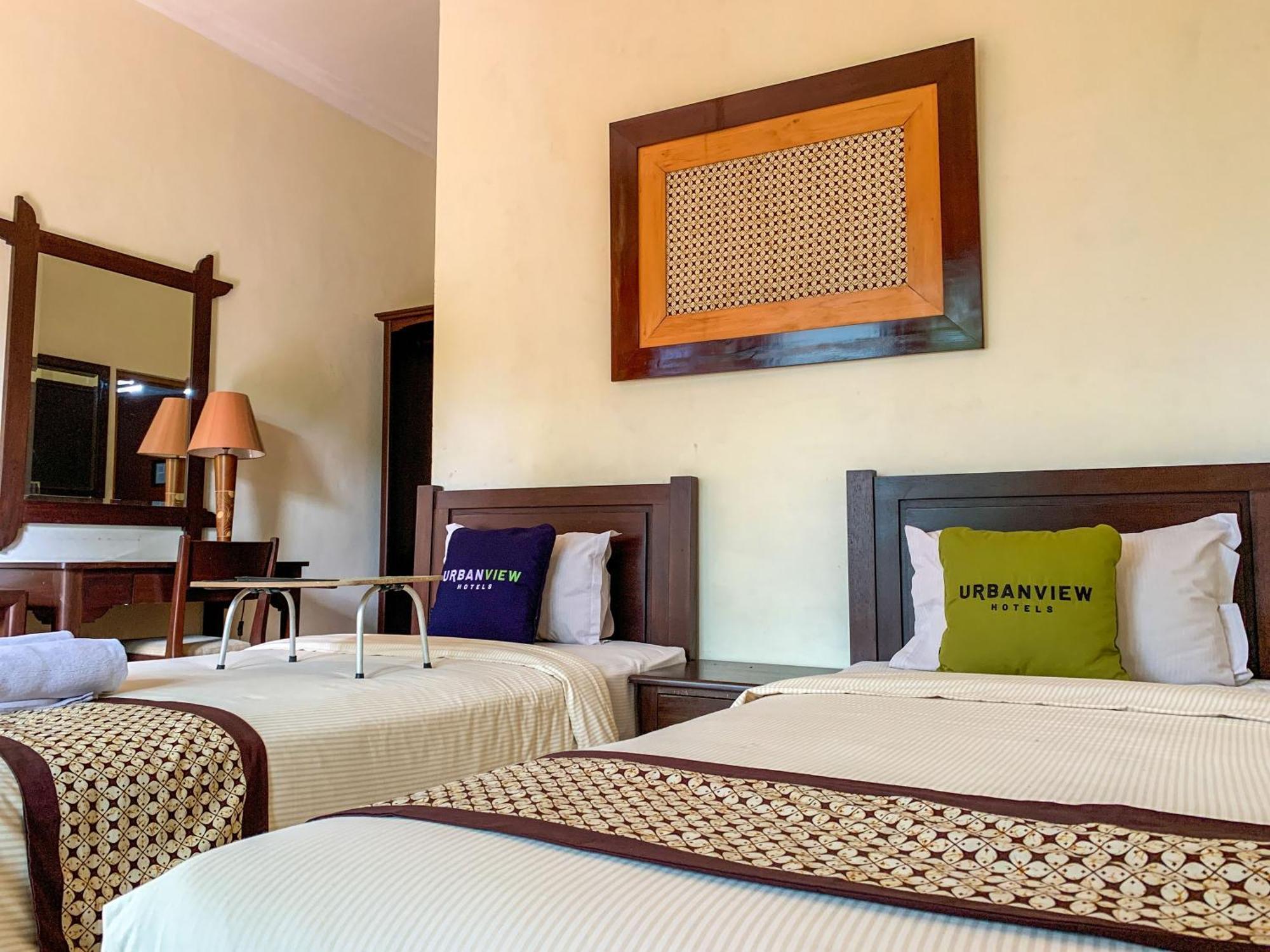 OYO 261 Sasono Putro Guest House Kejayan Esterno foto
