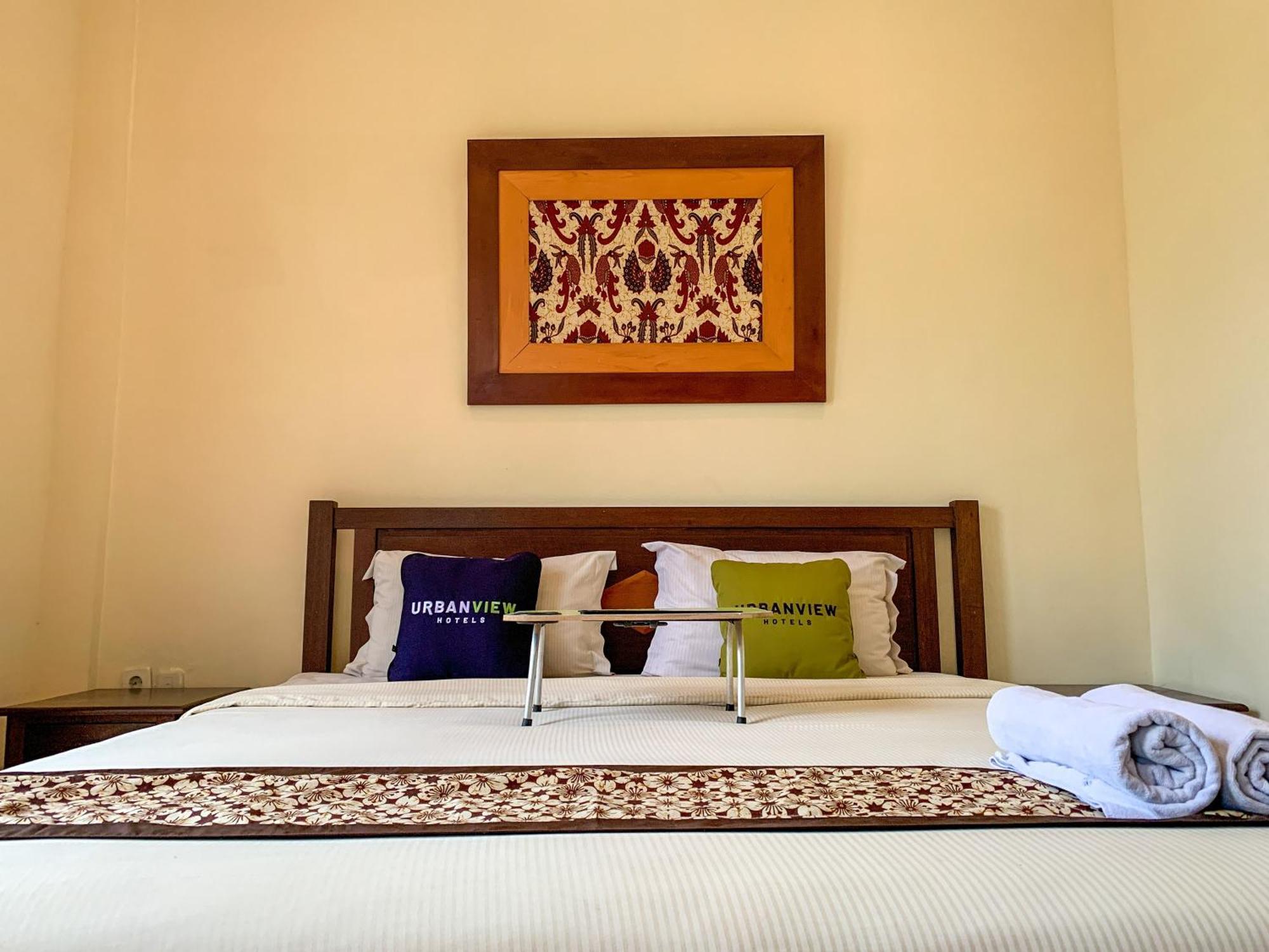 OYO 261 Sasono Putro Guest House Kejayan Esterno foto