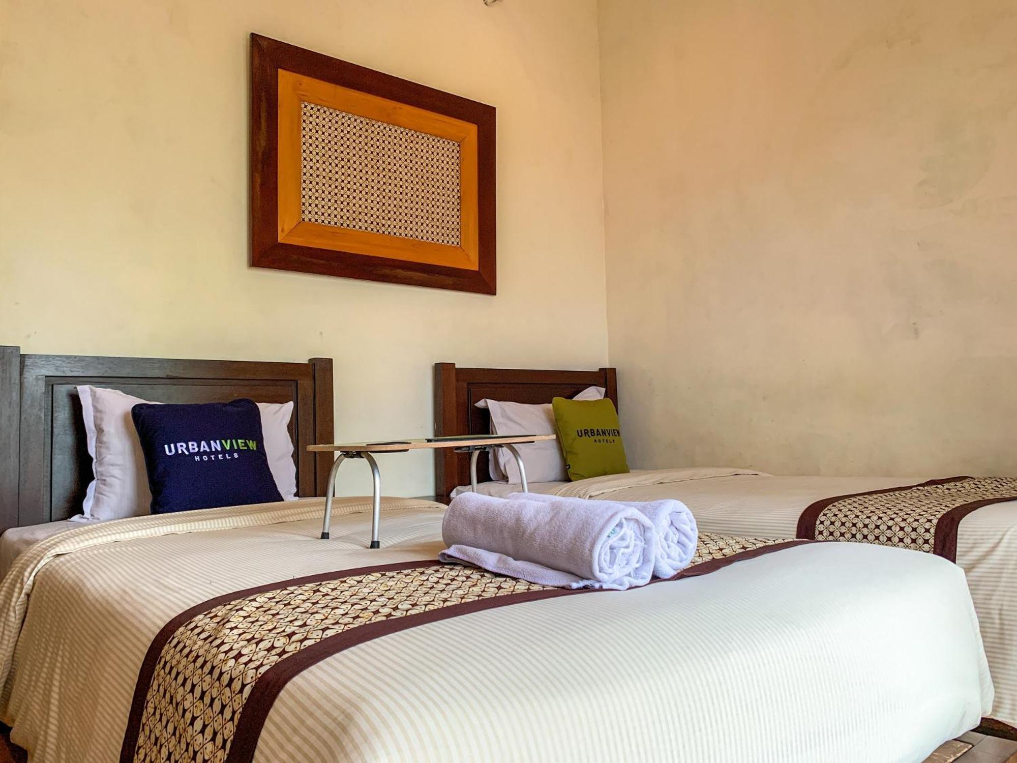 OYO 261 Sasono Putro Guest House Kejayan Esterno foto