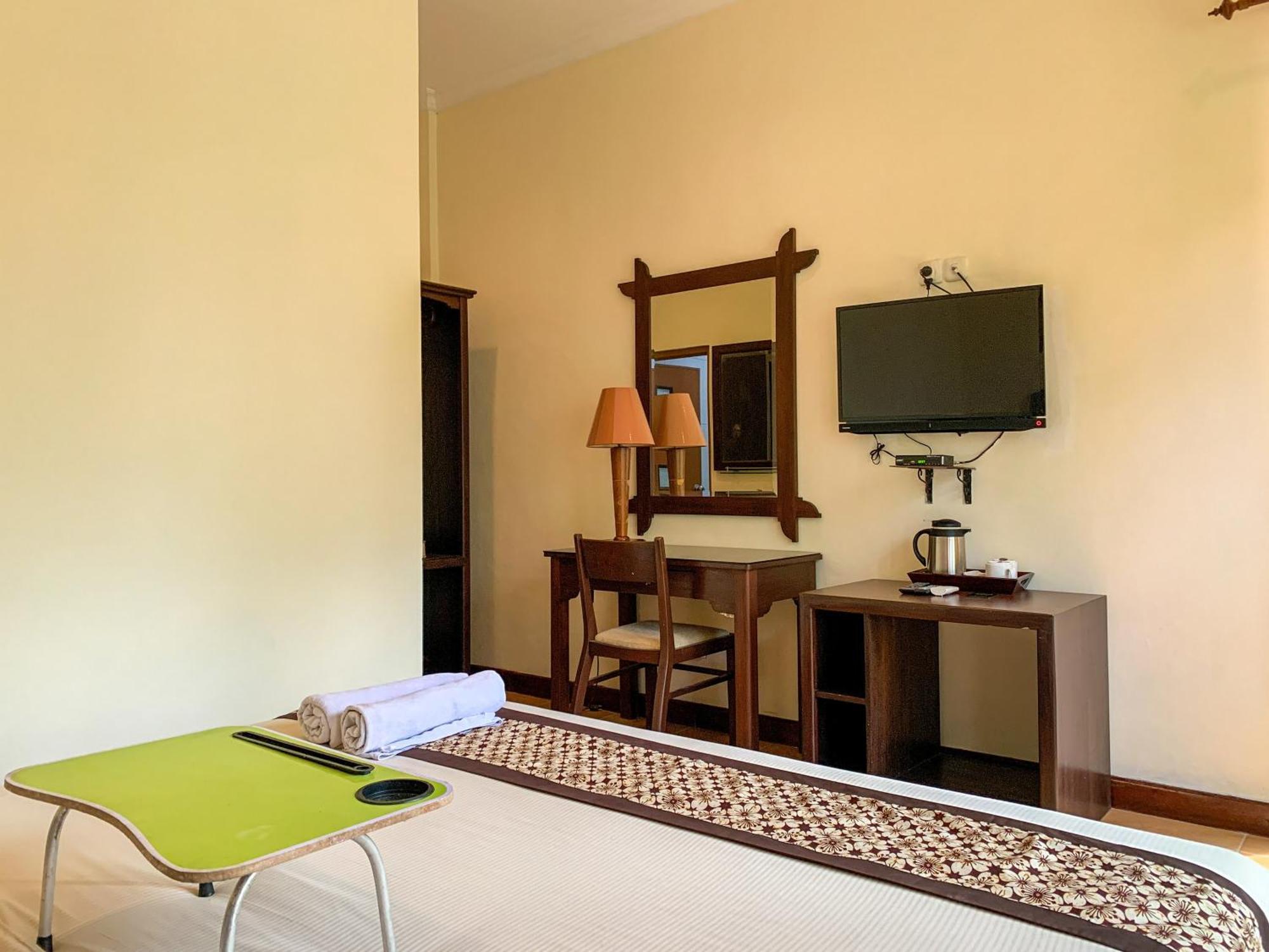 OYO 261 Sasono Putro Guest House Kejayan Esterno foto