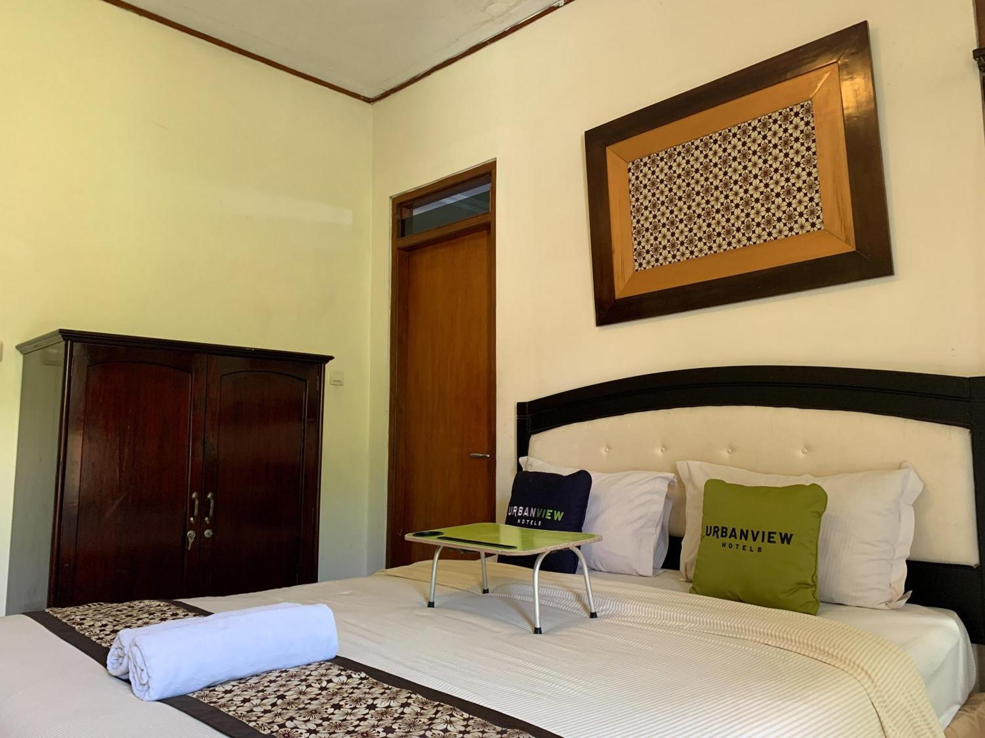 OYO 261 Sasono Putro Guest House Kejayan Esterno foto